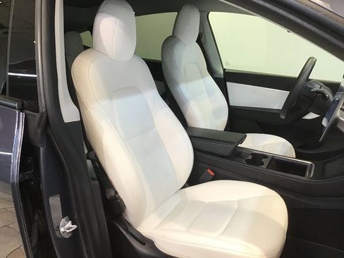 Used 2022 Tesla Model Y Performance image 16