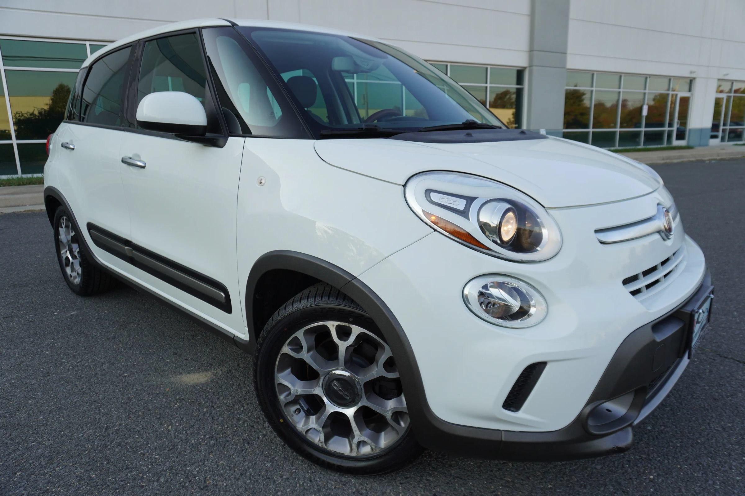 Used 2014 FIAT 500L Trekking w/ Popular Equipment Group FWD image 1