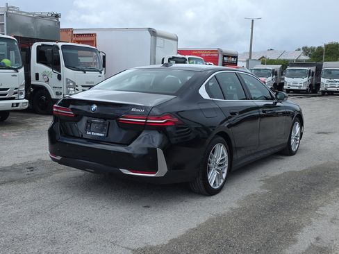 Used 2025 BMW 530i w/ Premium Package image 7