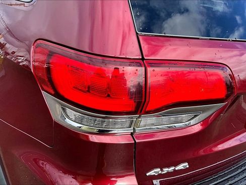 Used 2022 Jeep Grand Cherokee Limited image 29