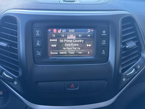 Used 2014 Jeep Cherokee Latitude w/ Comfort/Convenience Group image 21