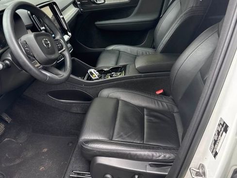 Used 2023 Volvo XC40 B5 Ultimate w/ Climate Package AWD/4WD image 2