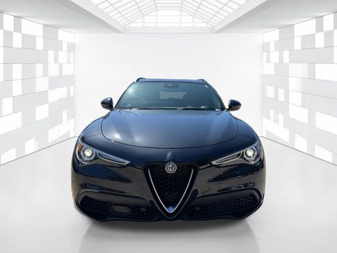 Used 2022 Alfa Romeo Stelvio Ti AWD/4WD image 2