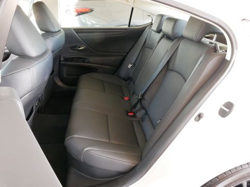 Certified 2025 Lexus ES 300h w/ Premium Package FWD image 20