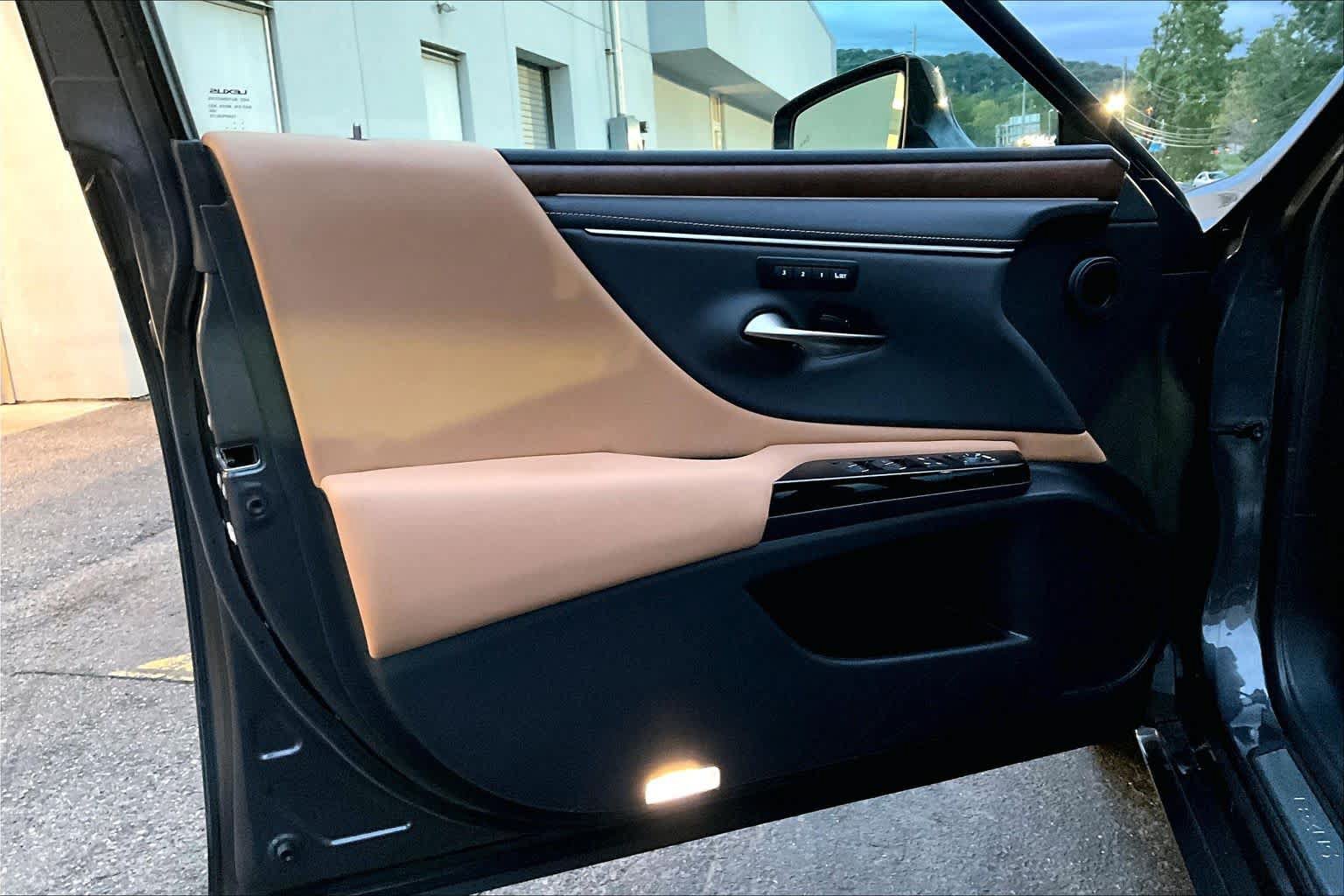 Used 2024 Lexus ES 350 w/ Premium Package FWD image 20