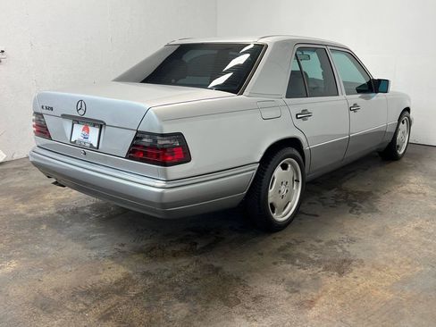 Used 1995 Mercedes-Benz E 320 Sedan image 4
