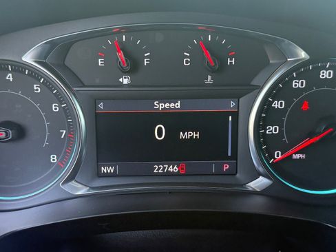 Used 2023 Chevrolet Traverse LT image 15