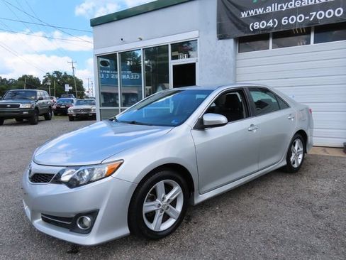 Used 2012 Toyota Camry SE FWD image 1