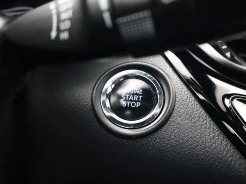 Used 2021 Toyota C-HR XLE FWD image 29
