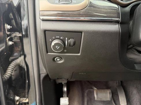 Used 2017 Jeep Grand Cherokee Overland AWD/4WD image 12