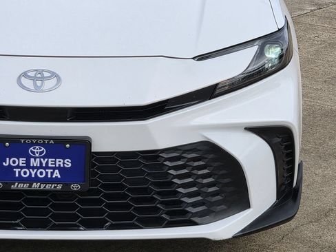 Used 2025 Toyota Camry SE FWD image 4