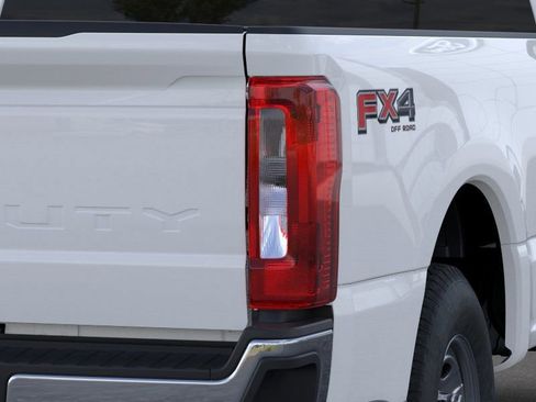 New 2026 Ford F350 XL w/ FX4 Off-Road Package image 21