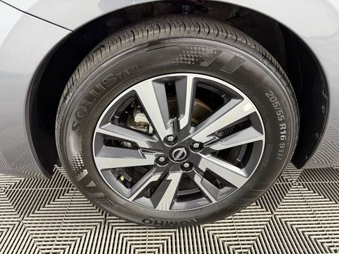 Used 2025 Nissan Versa SV image 12