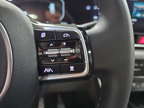 Used 2025 Kia Carnival SX image 20