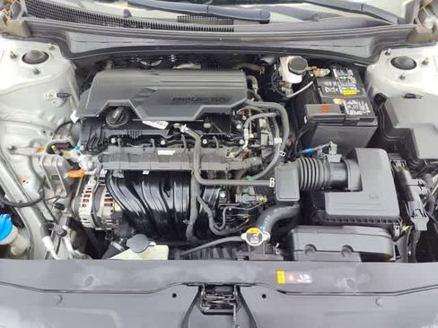 Used 2021 Hyundai Elantra SEL w/ Convenience Package image 3