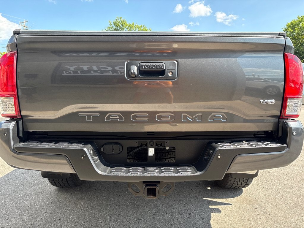 Used 2017 Toyota Tacoma TRD Sport w/ Premium & Technology Package AWD/4WD image 5