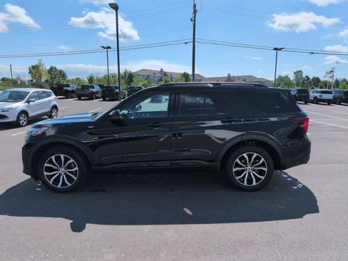 Certified 2025 Ford Explorer ST-Line AWD/4WD image 4