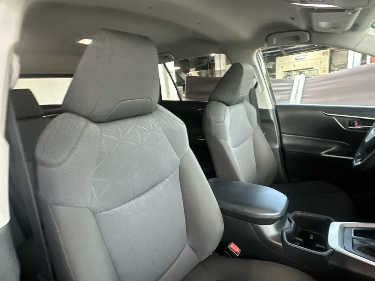 Used 2025 Toyota RAV4 XLE FWD image 27