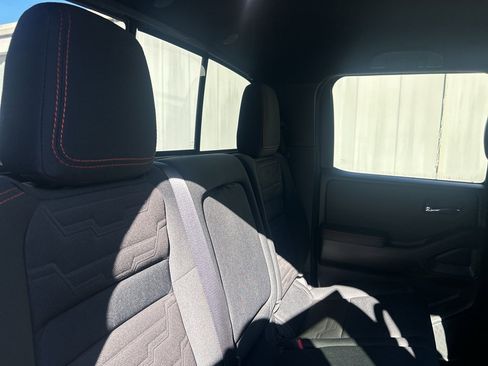 Used 2022 Nissan Frontier PRO-4X image 10
