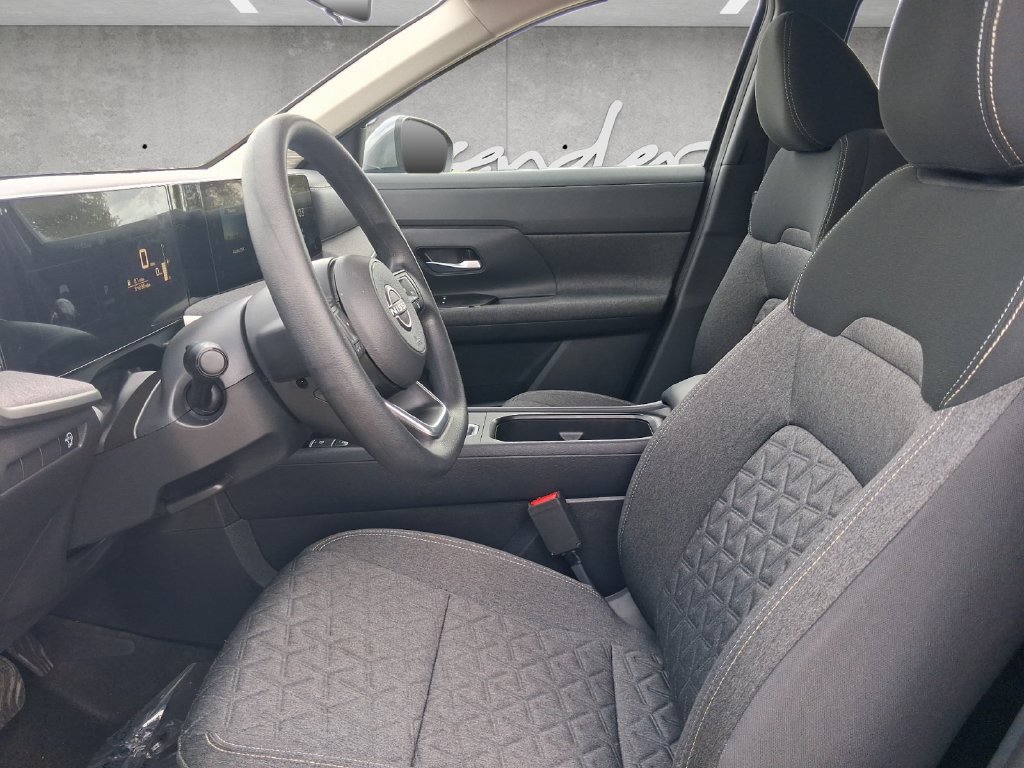 Certified 2025 Nissan Kicks SV FWD image 19