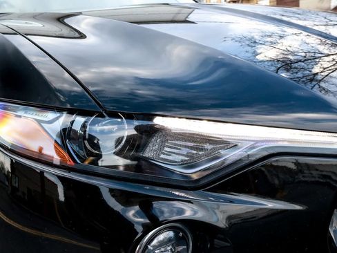 Used 2021 Maserati Levante image 12