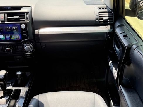 Used 2018 Toyota 4Runner TRD Off-Road Premium AWD/4WD image 11