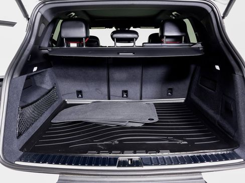 Certified 2024 Porsche Cayenne S image 13