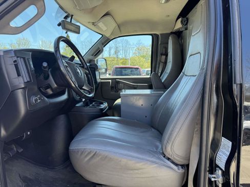 Used 2017 Chevrolet Express 2500 RWD image 13