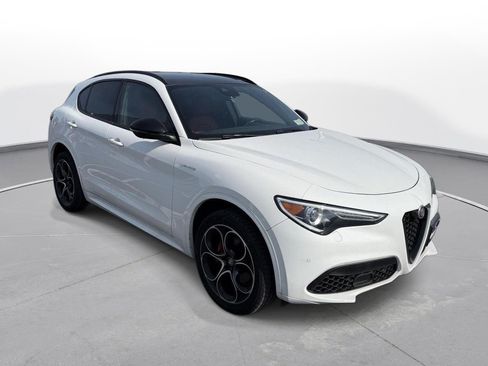 Used 2023 Alfa Romeo Stelvio Veloce AWD/4WD image 3