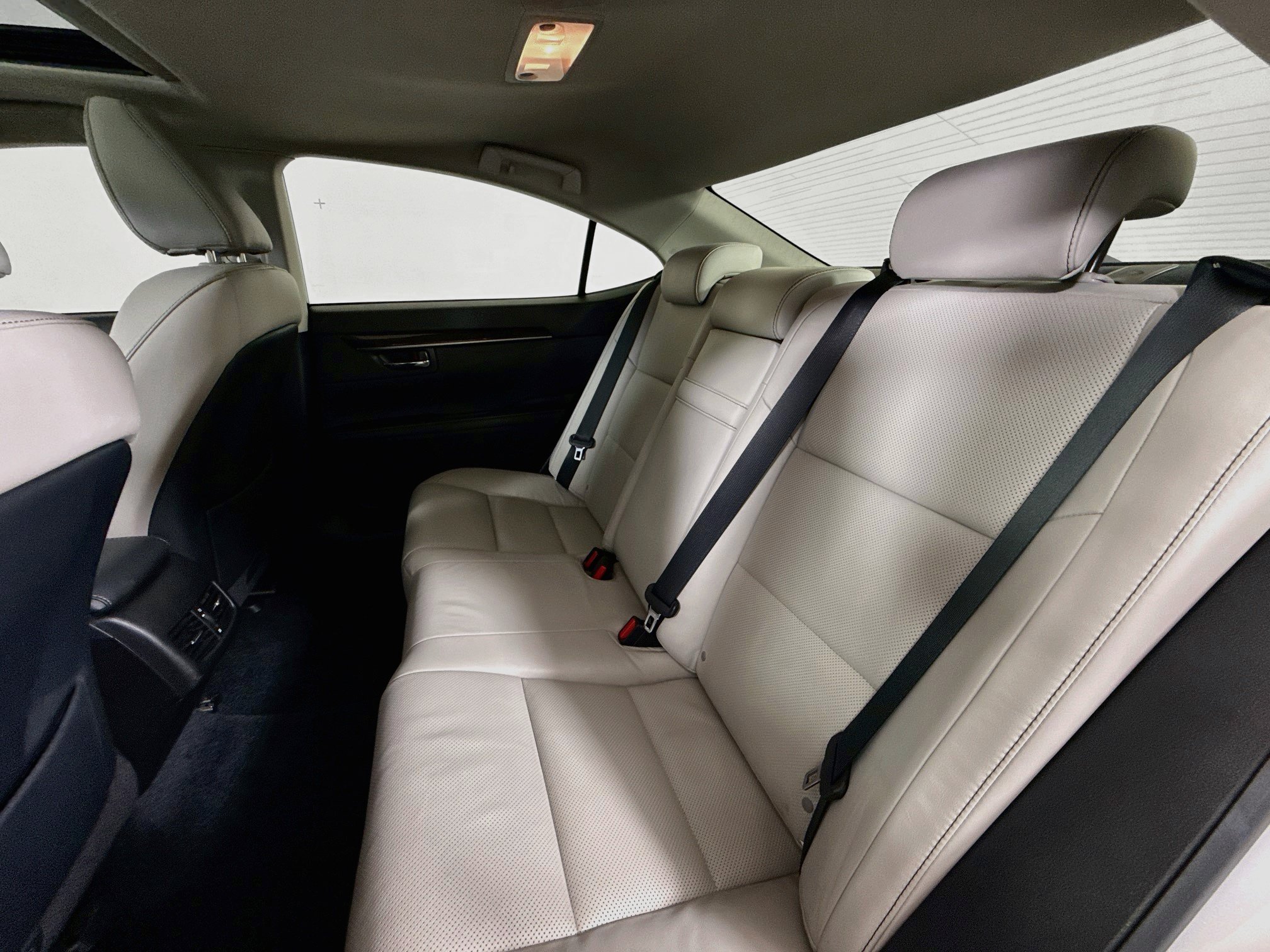 Used 2015 Lexus ES 350 w/ Luxury Package FWD image 23