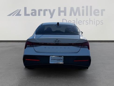 Certified 2025 Hyundai Elantra SE w/ Cargo Package image 4