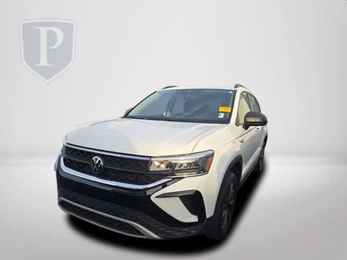 Used 2023 Volkswagen Taos S w/ Driver Assistance Package image 11