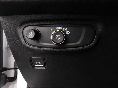 Used 2024 GMC Terrain SLE image 25