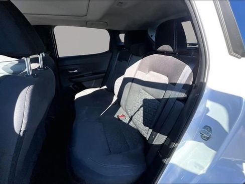 Used 2025 Nissan Kicks SV w/ SV Premium Package image 16