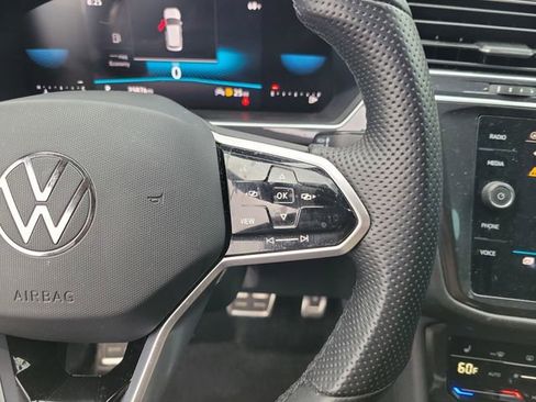 Used 2023 Volkswagen Tiguan SE R-Line image 17
