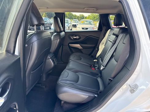 Used 2018 Jeep Cherokee Limited AWD/4WD image 10