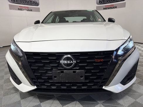 Used 2023 Nissan Altima 2.5 SR FWD image 8
