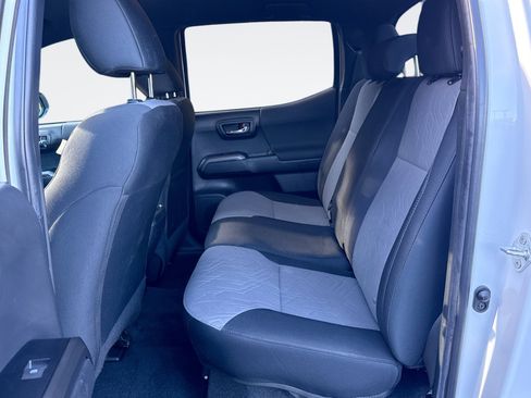 Used 2022 Toyota Tacoma TRD Off-Road image 17