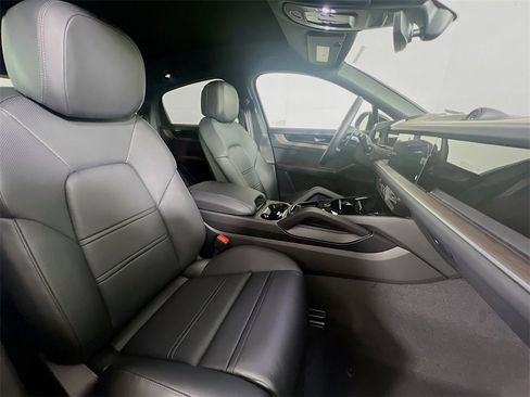 New 2026 Porsche Cayenne Base image 30