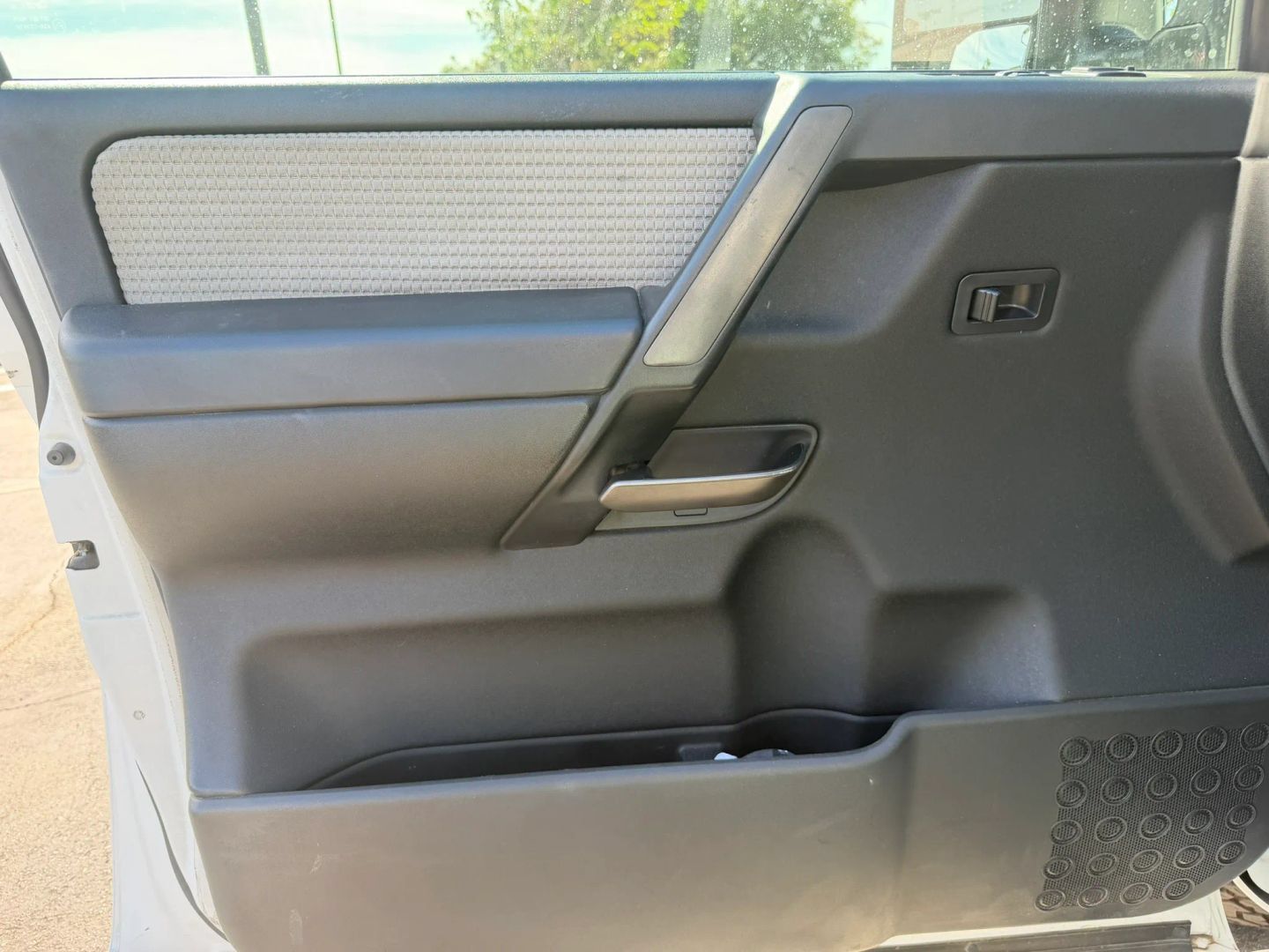 Used 2012 Nissan Titan SV AWD/4WD image 9
