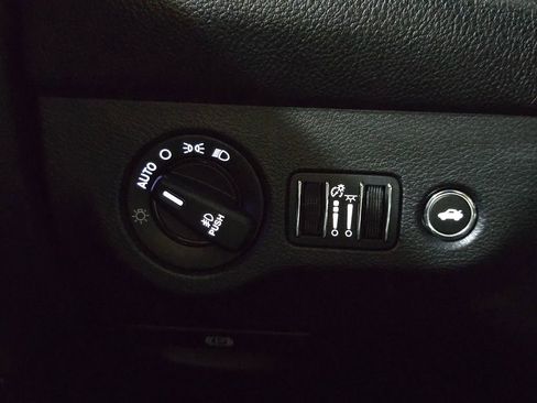 Used 2016 Dodge Challenger SRT w/ Technology Group image 21