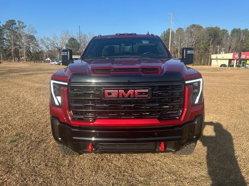 Used 2024 GMC Sierra 2500 AT4X image 3