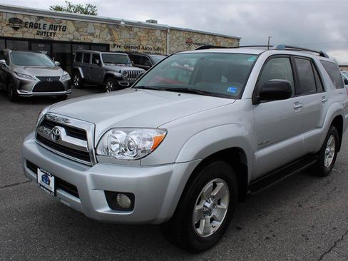 Used 2007 Toyota 4Runner SR5 AWD/4WD image 3