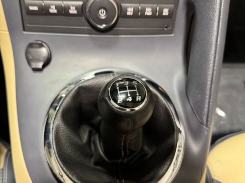 Used 2006 Pontiac Solstice Convertible w/ Premium Package RWD image 20