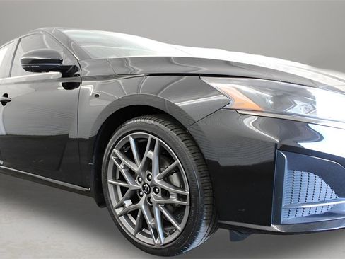 Used 2023 Nissan Altima 2.0 SR image 24