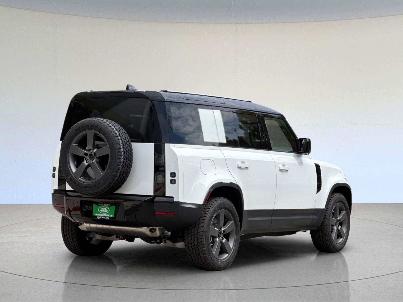 New 2026 Land Rover Defender 110 S AWD/4WD image 6