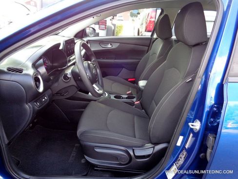 Used 2020 Kia Forte LXS FWD image 8