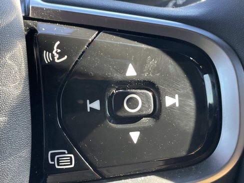 Certified 2025 Volvo XC90 B6 Ultra w/ Protection Package Premier image 25