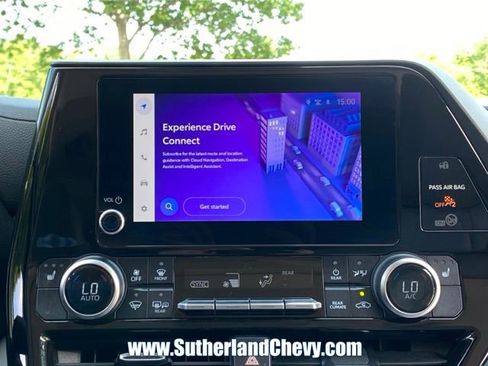 Used 2024 Toyota Highlander XLE AWD/4WD image 27