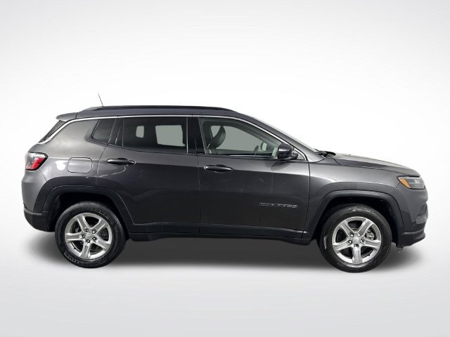 Used 2023 Jeep Compass Latitude w/ Sun and Sound Group AWD/4WD image 36